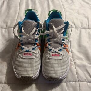 Nike LeBron 
Men’s 10.5